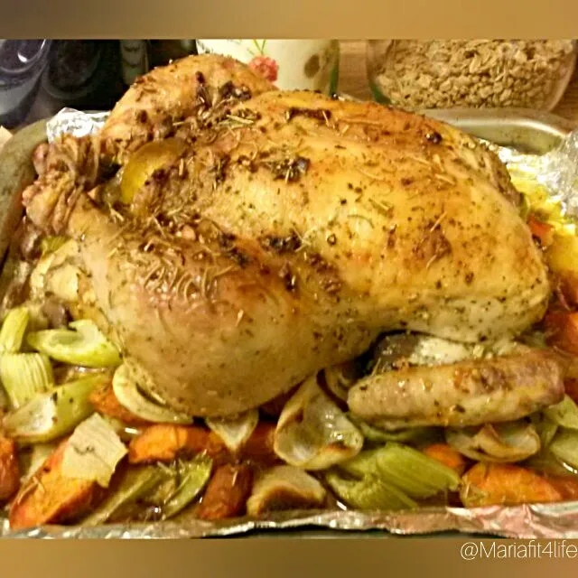 Snapdishの料理写真:Roasted Chicken and Vegetables - Organic 
Rainbow Carrots, Celery, Onions, Garlic, Herbs-
Rosemary,Thyme Oregano Sage#healthy#natural 
#realfoods#wholefoods#del|Mariafit4life🇺🇲🪶🦅さん