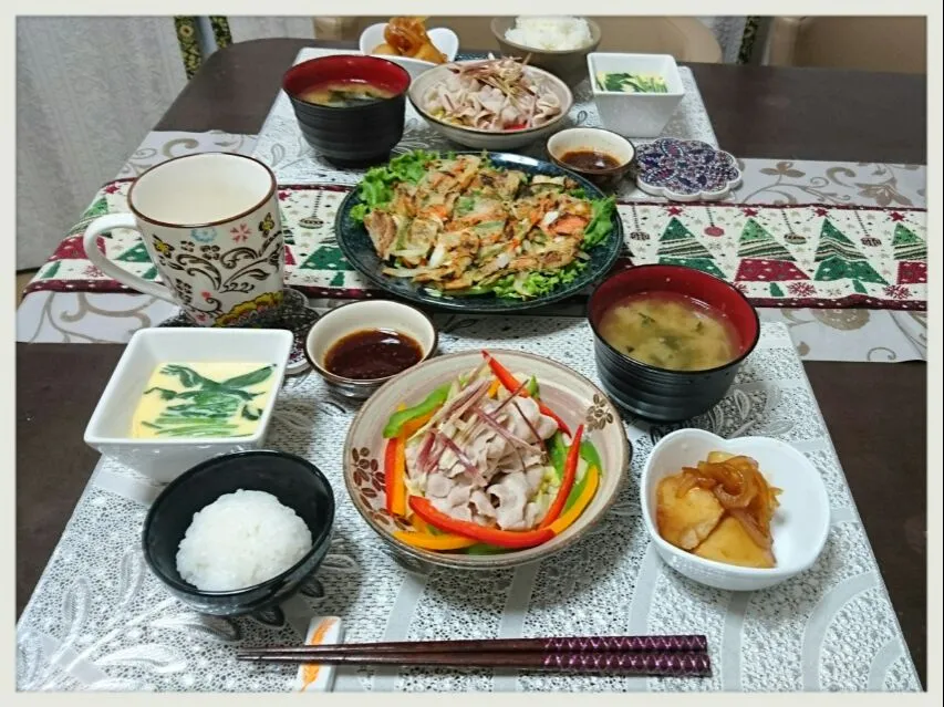 Snapdishの料理写真:海鮮チヂミ
暖か豚しゃぶサラダ
玉子豆腐
じゃがいもの甘辛煮|misaさん