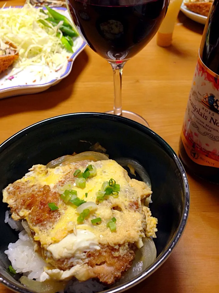 Snapdishの料理写真:カツ丼とボジョレーヌーボー🍷|Yu Yu mamaさん