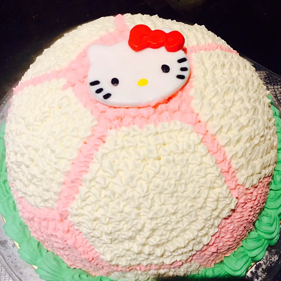 Hello Kitty soccer ball ice cream cake|Tinky 🍒さん