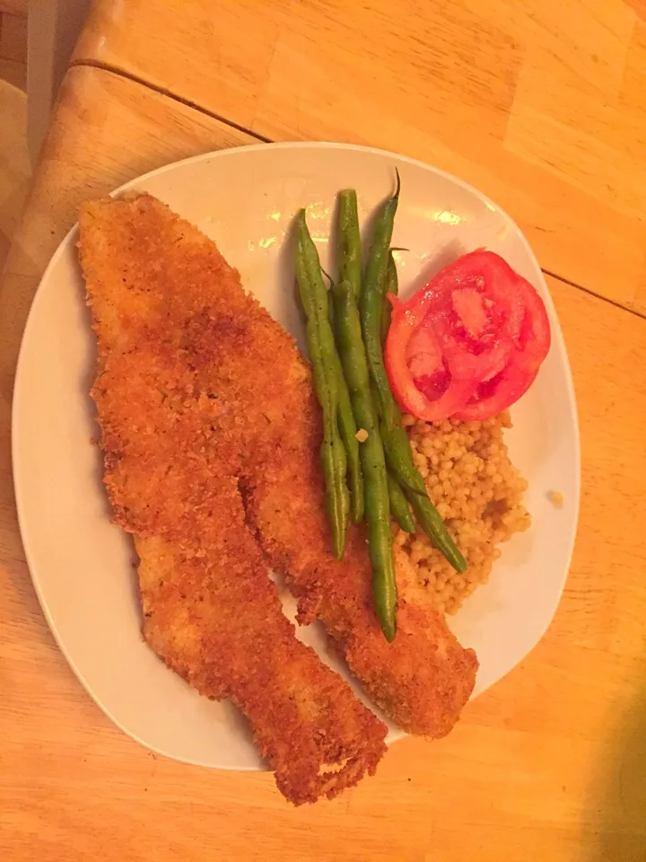 Panko herb crusted walleye, pearl couscous, garden tomatoes & steamed green beans|Liesel Ryanさん