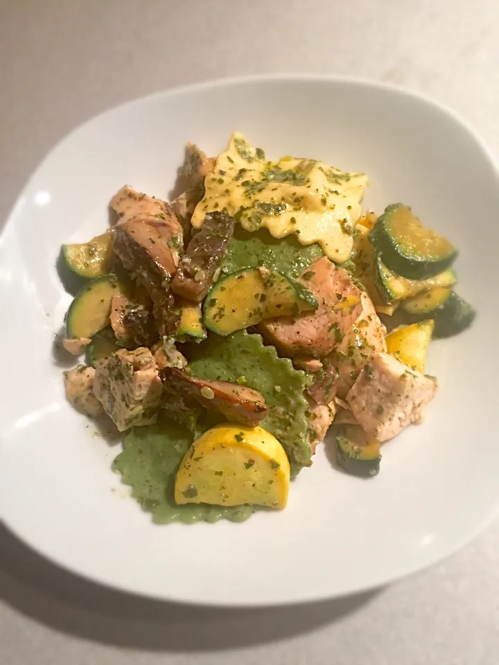 Cheese ravioli, chicken, zucchini & mushrooms in a pesto sauce|Liesel Ryanさん