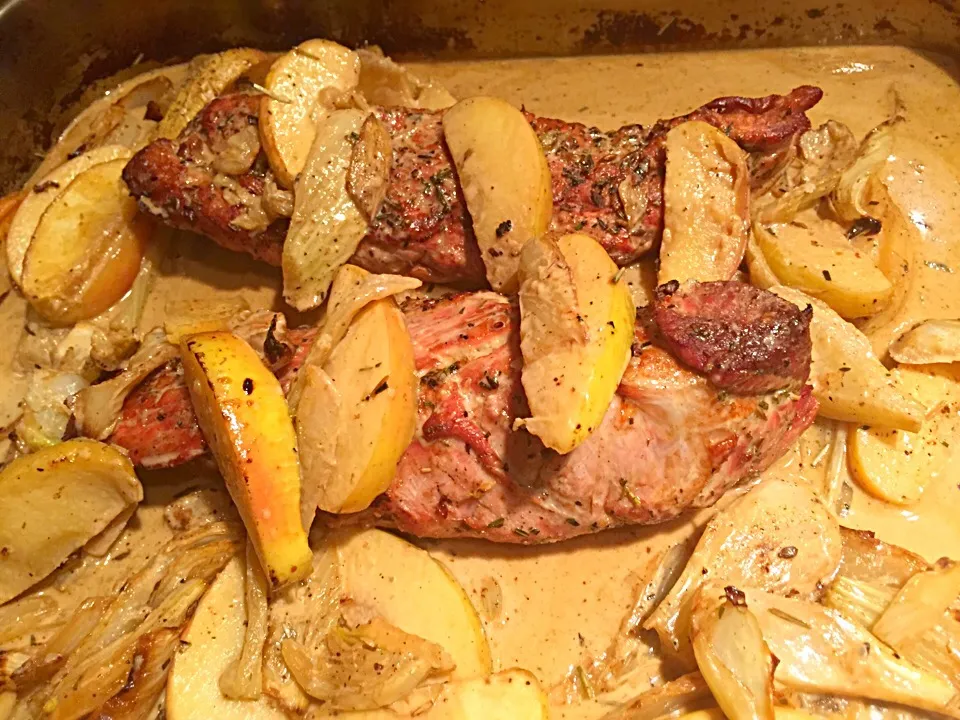 Snapdishの料理写真:Roasted pork tenderloin, apples & fennel in bourbon cream sauce|Liesel Ryanさん