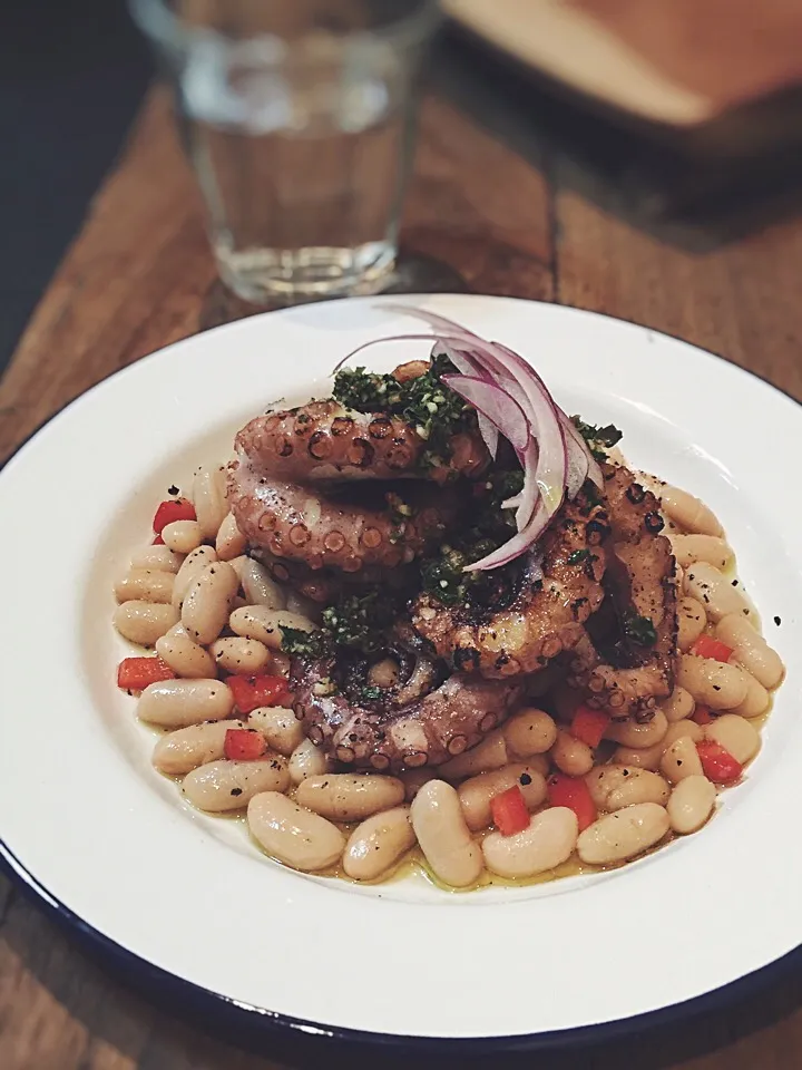 Snapdishの料理写真:Grilled octopus,white bean,salsa verde|rick chanさん