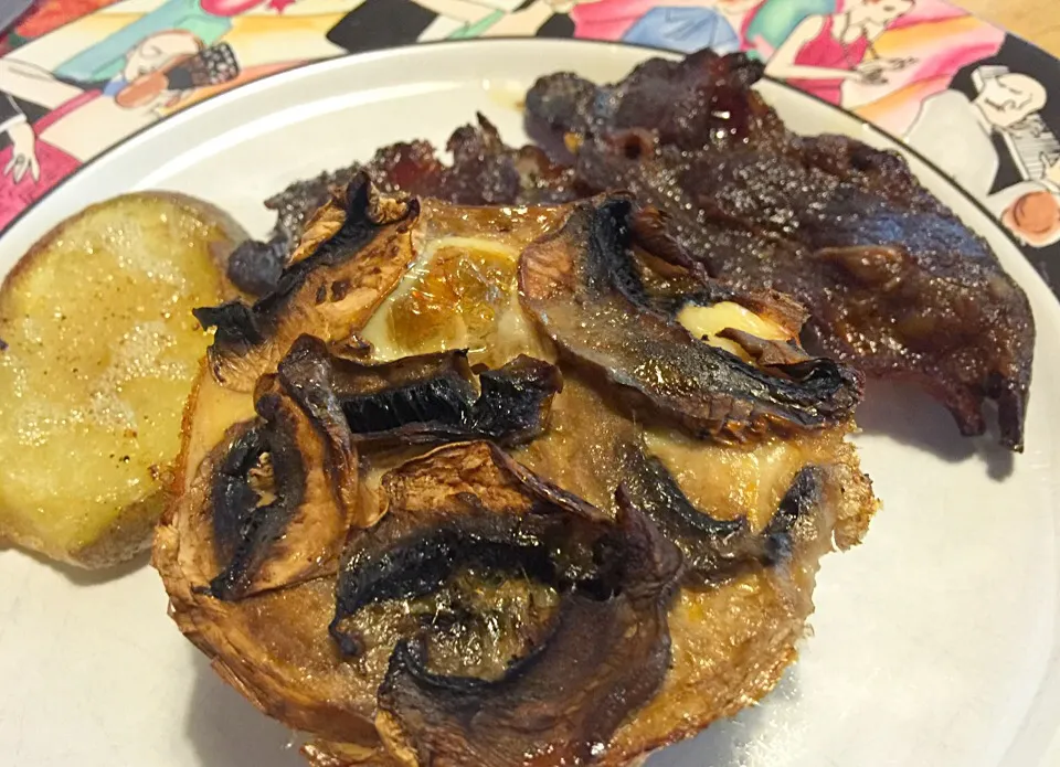 Breakfast of Shirred eggs with mushrooms, potato slice and beef bacon|Cheryl Melnickさん