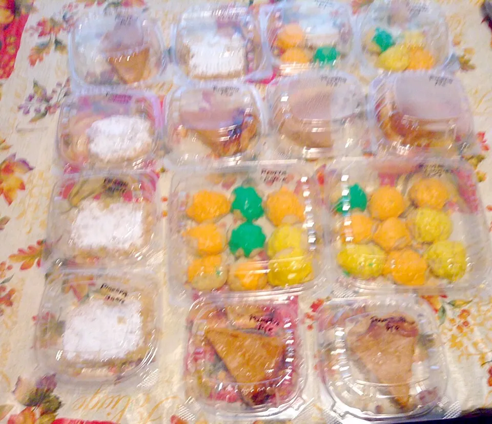 Snapdishの料理写真:Bake goods for bake sale|John Baker Greskiewiczさん