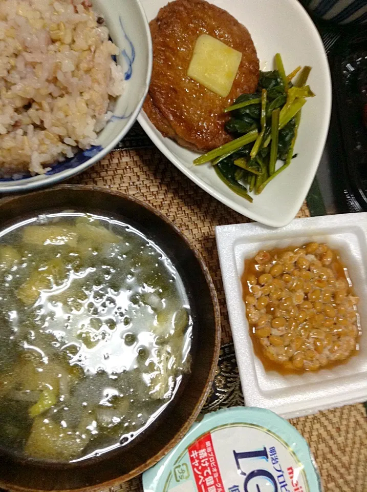 マルシンのハンバーグ＆アオサの味噌汁|まぐろさん