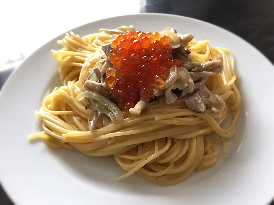 Snapdishの料理写真:舞茸といくらのパスタ|tay___75さん