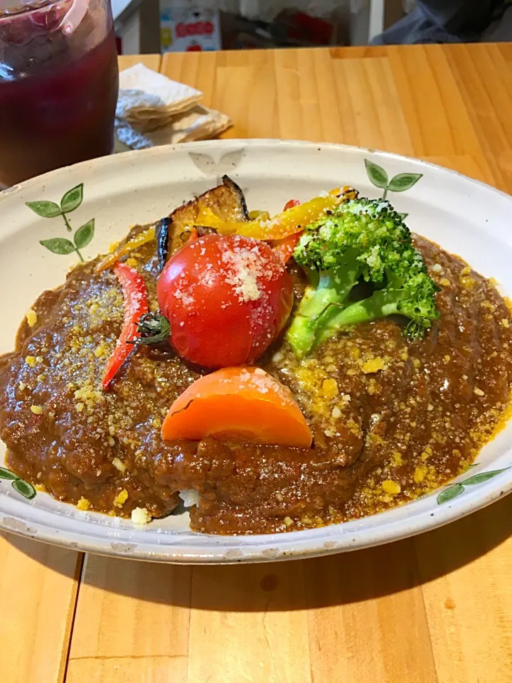 Snapdishの料理写真:Fランチ:たっぷり野菜のキーマカレー|yumyum😋さん