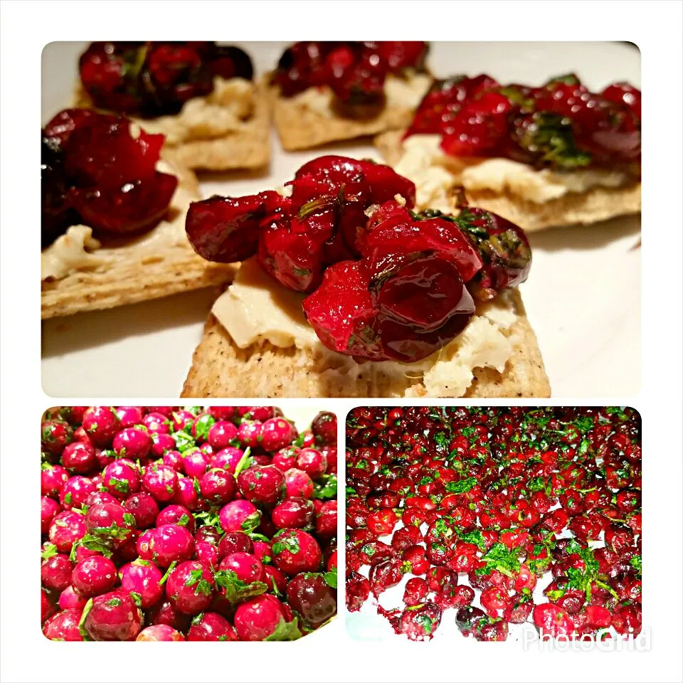 Roasted cranberries with herbs.  Delightful with goat cheese and crackers.|Jihollandさん