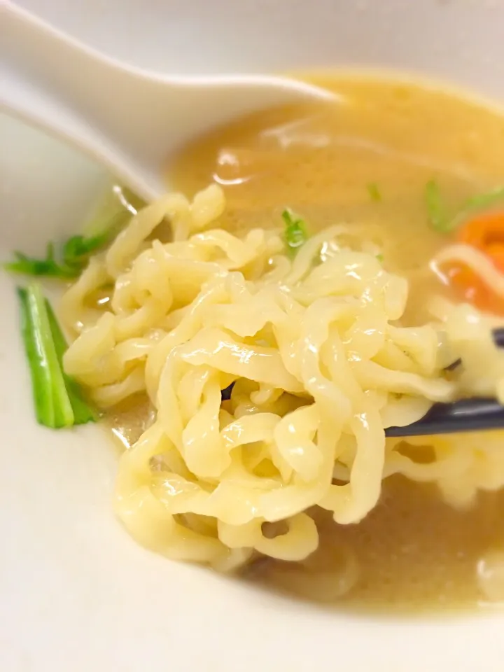 Snapdishの料理写真:カネ白湯らぁめんの麺@カネキッチン|morimi32さん