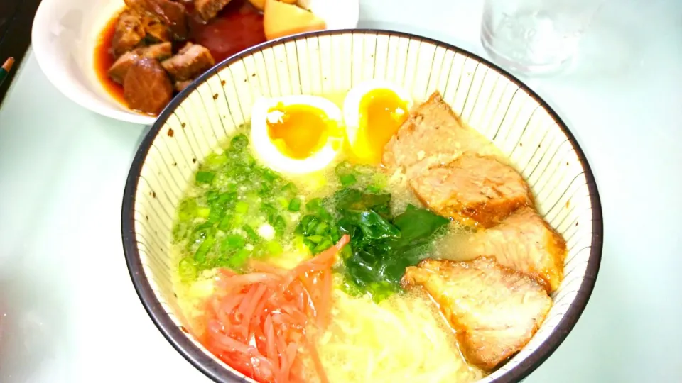 博多だるまの拉麺+自家製チャーシュー|佐藤さん