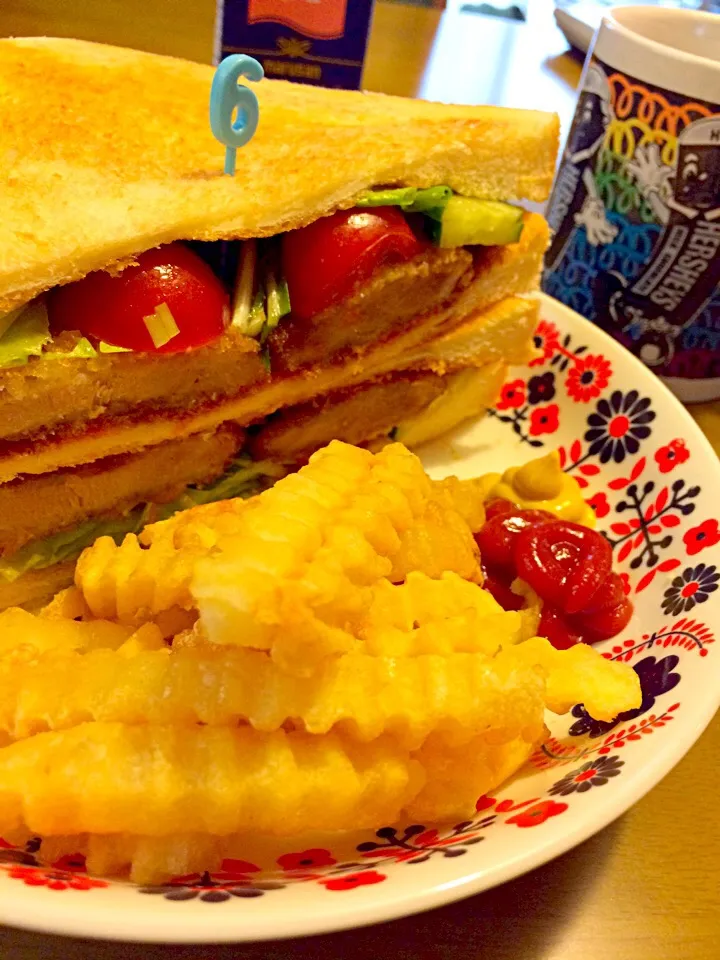 カツサンドでブランチ🍞🍞|かずみさん