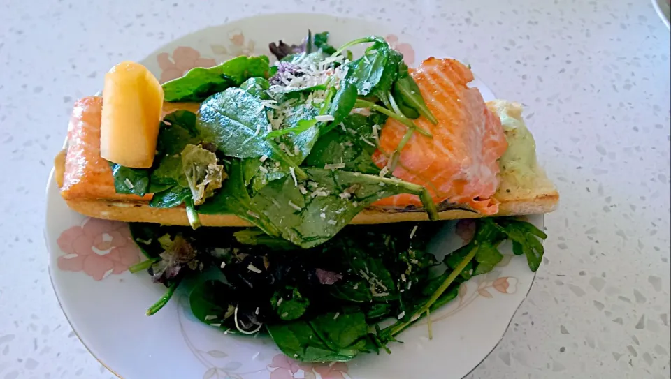 ocean trout on bread with olive oil and avocado paste, acconpanied with garden salad with balsamic vinegar, served with parmesan cheese and a slice of rockmelon|Vivian Wangさん