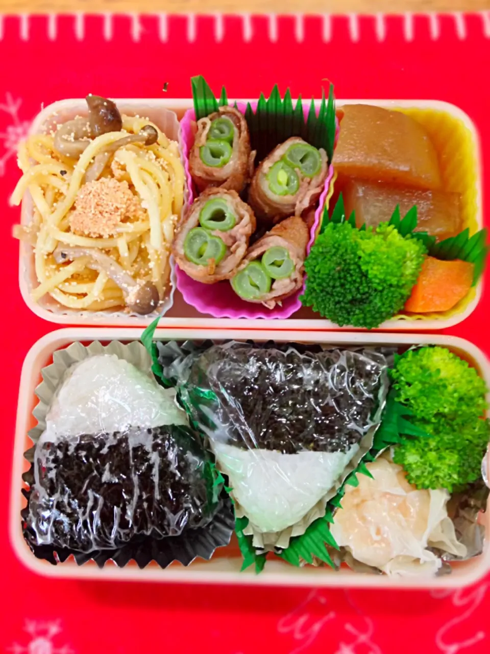 ちびのお稽古弁当。牛肉インゲン巻き、維新號シュウマイ、大根煮物、たらこシメジパスタ、おにぎり。|泡子さんさん