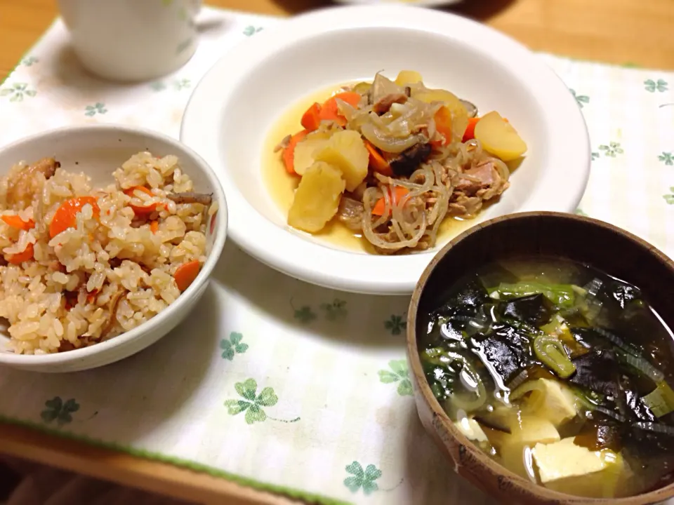 ツナじゃが
豆腐とワカメとネギの味噌汁
五目炊き込みご飯|こいちさん