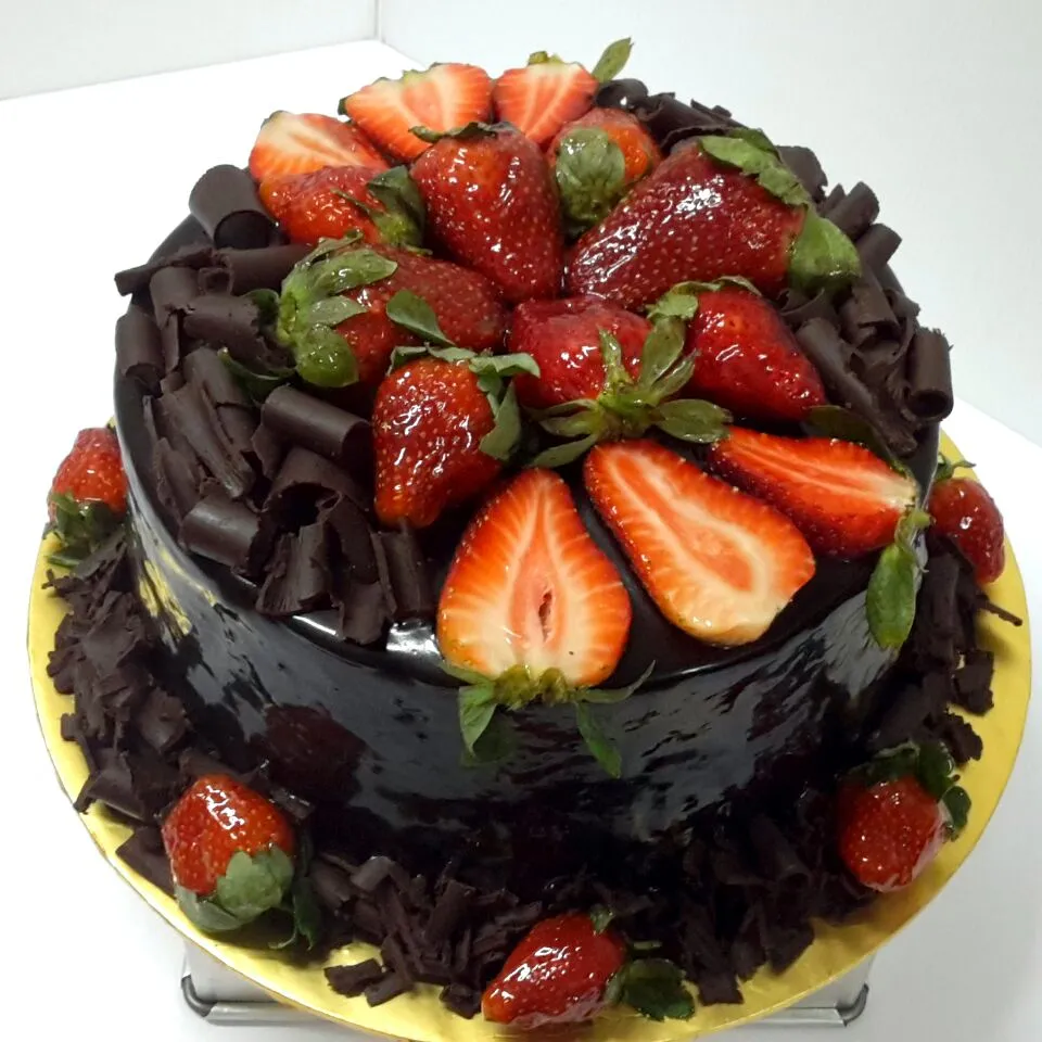 chocolate moist cake with strawbery theme...|Atie Sufrin Haji Yusopさん