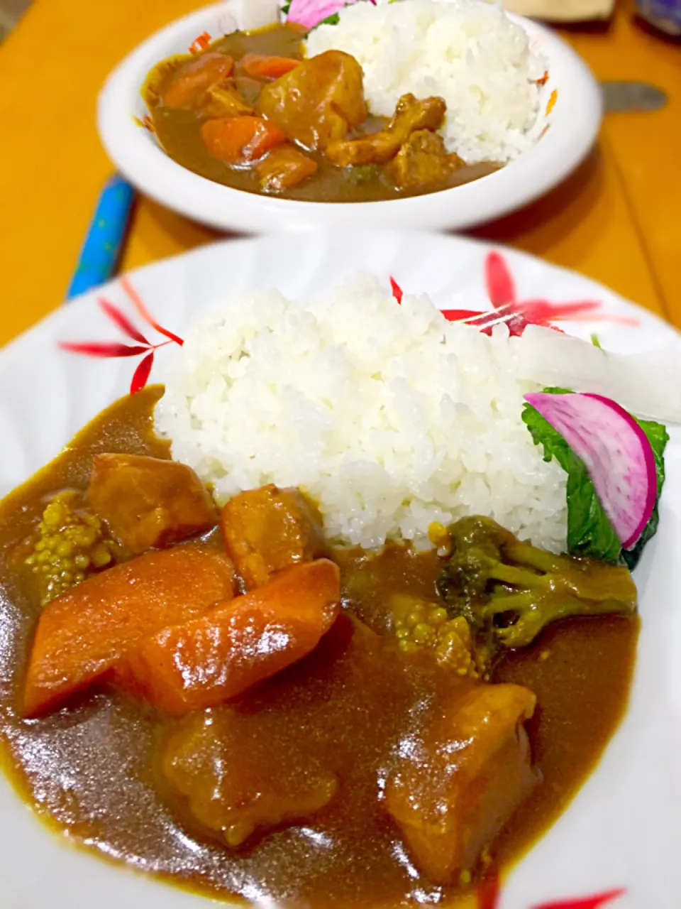 Snapdishの料理写真:ポークカレー🍛  (ジャガイモ 人参  ブロッコリー カリフラワーロマネスコ)  赤カブ漬け 大根漬け  青紫蘇|ch＊K*∀o(^^*)♪さん