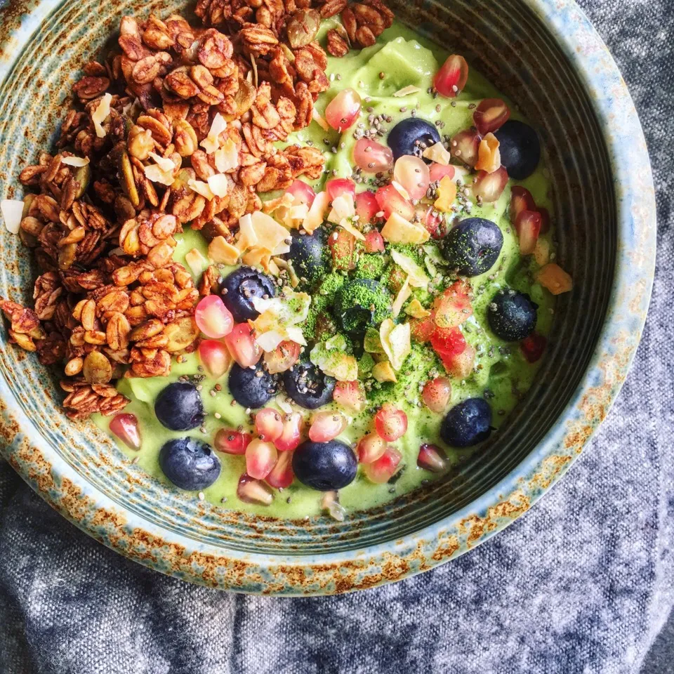 Snapdishの料理写真:抹茶 Matcha Nice Cream(banana ice cream) with homemade chocolate granola & fresh fruits|coxiella24さん