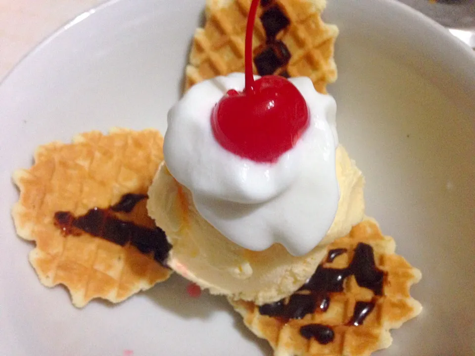 Waffles con helado y fudge|Justo Romeroさん