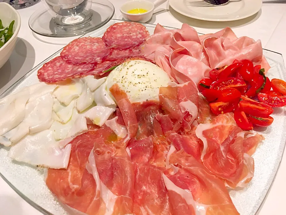 Snapdishの料理写真:Appetiser of Parma Ham & Burrata Cheese at my favourite Italian restaurant.|Agnes Chandraさん