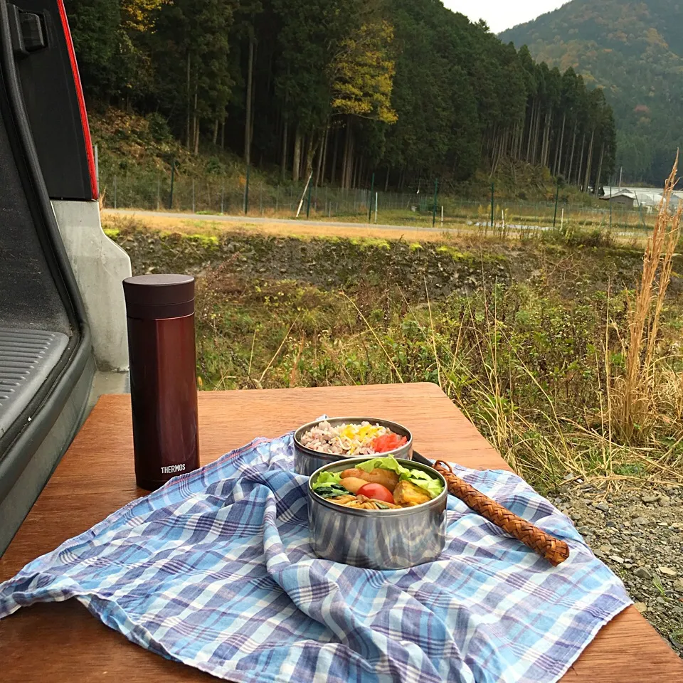 ピクニック・ランチ♬ (▰˘◡˘▰)☝︎|Yoshinobu Nakagawaさん