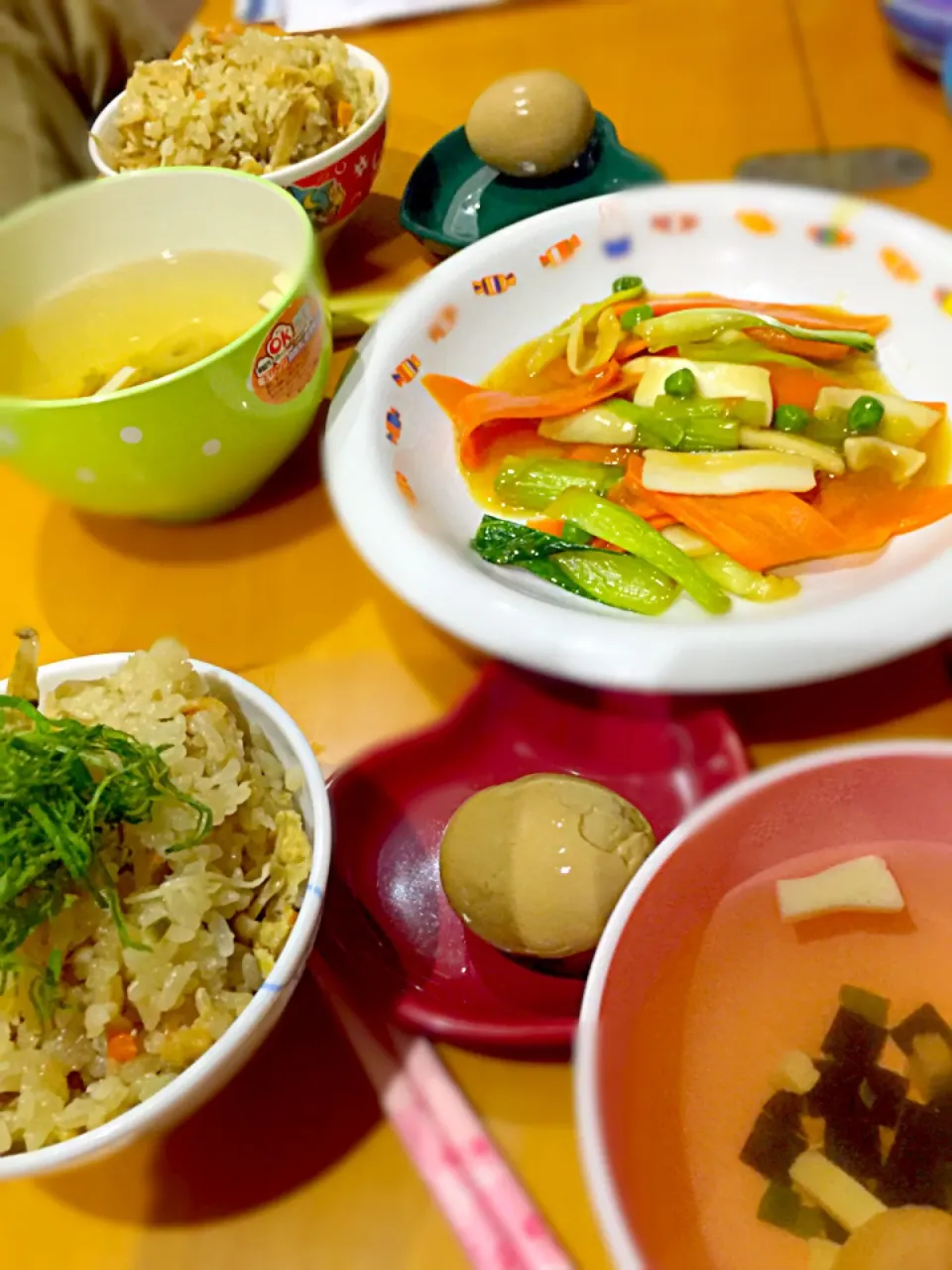 イカとニンジン青梗菜グリーンピースの炒め物餡かけ  煮卵  炊き込みご飯(えのき茸ゴボウ人参あぶら揚げ筍)  高野豆腐とお麩わかめのお吸い物|ch＊K*∀o(^^*)♪さん