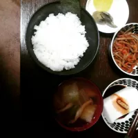 Snapdishの料理写真:#きんぴら #白菜としめじと大根の味噌汁 #豆腐 #晩ご飯|逸海さん