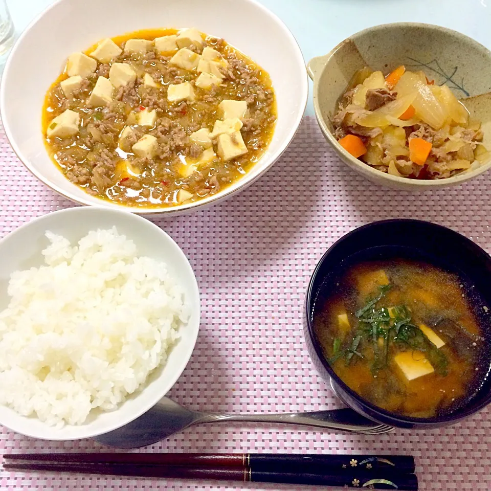 Snapdishの料理写真:麻婆豆腐、肉じゃが、味噌汁、ごはん|りかさん