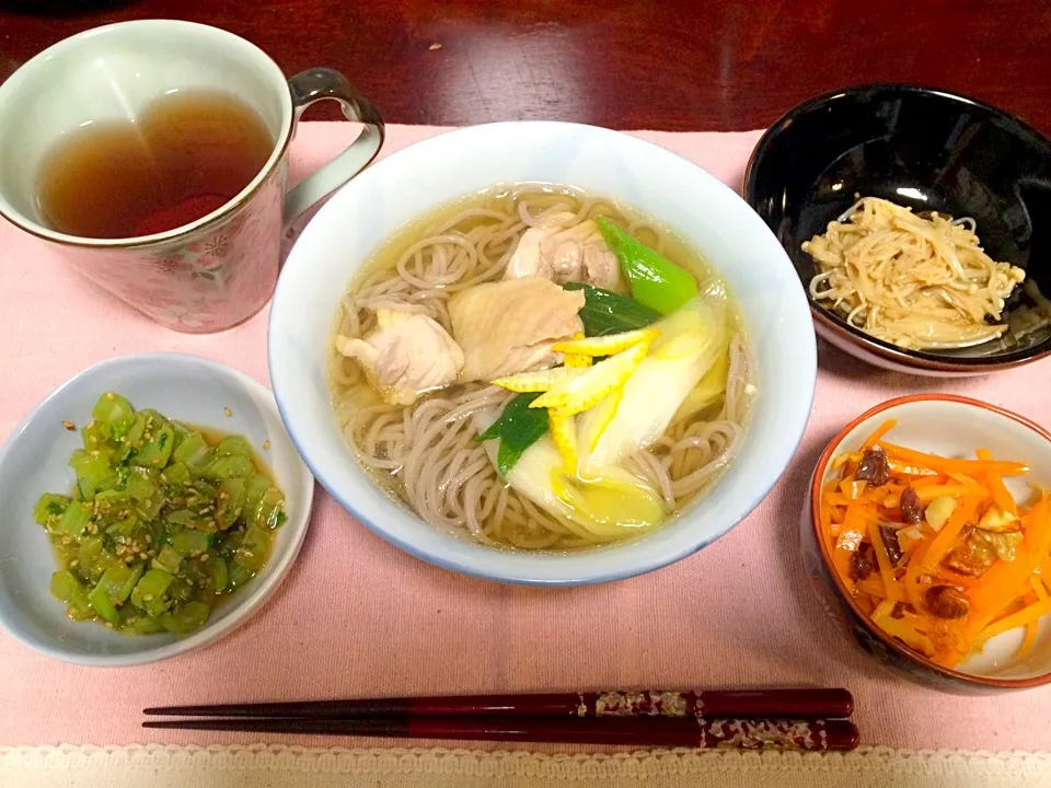 飛田和緒さんの常備惣菜レシピを使って✨  あったか鶏ネギ蕎麦 人参マリネ 大根の葉っぱの炒め物 えのき煮|♥️さん