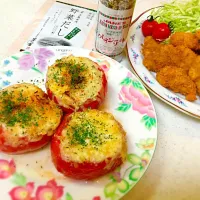 まるごと🍅トマトのチーズパン粉焼き