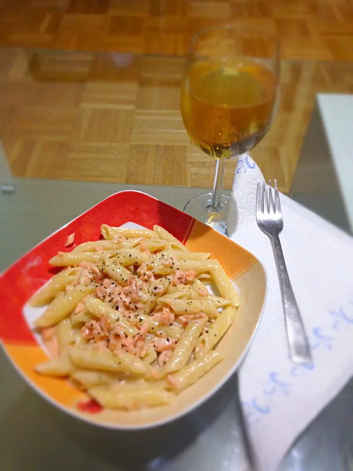 Snapdishの料理写真:pasta salmon|Cayriさん