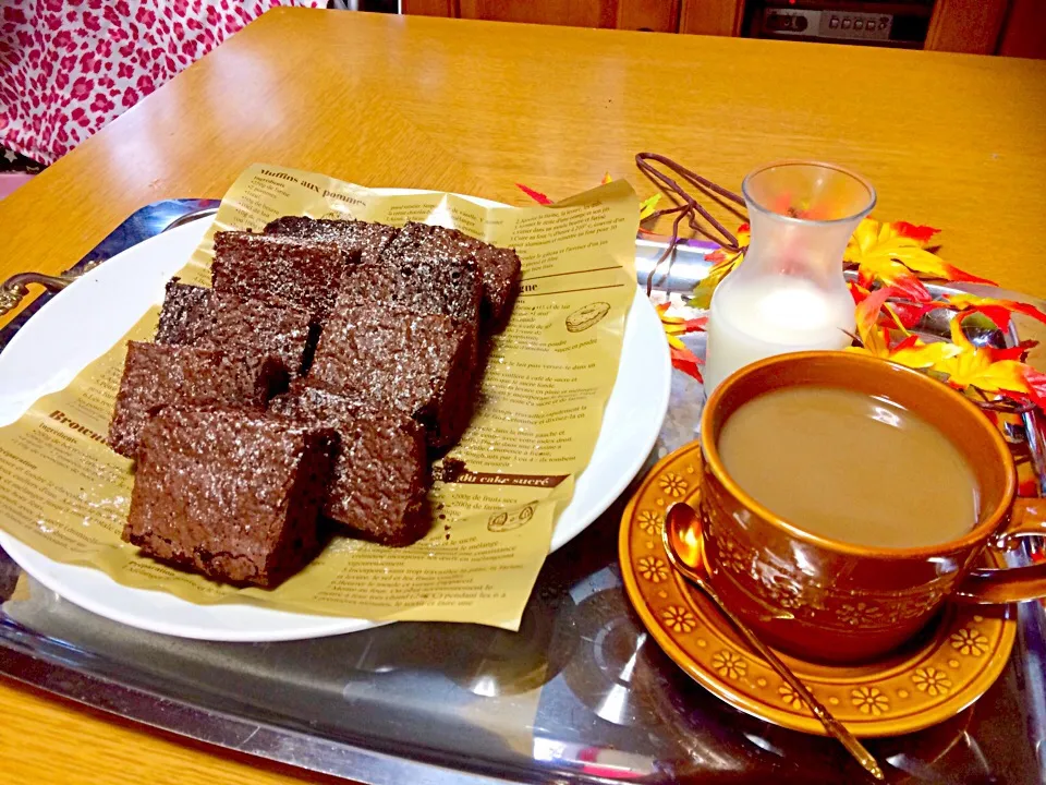 Snapdishの料理写真:Light breakfast in rainy Tuesday Fudgy brownies baked it LAstnight|Babyluv Cabrera Ocampoさん