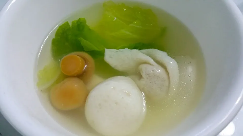 Pork rib soup 😍 Chinese cabbage/Tofu/button mushrooms/fishballs/fish dumplings...salt 1tsp and dash pepper to serve 😉😍|🌷lynnlicious🌷さん