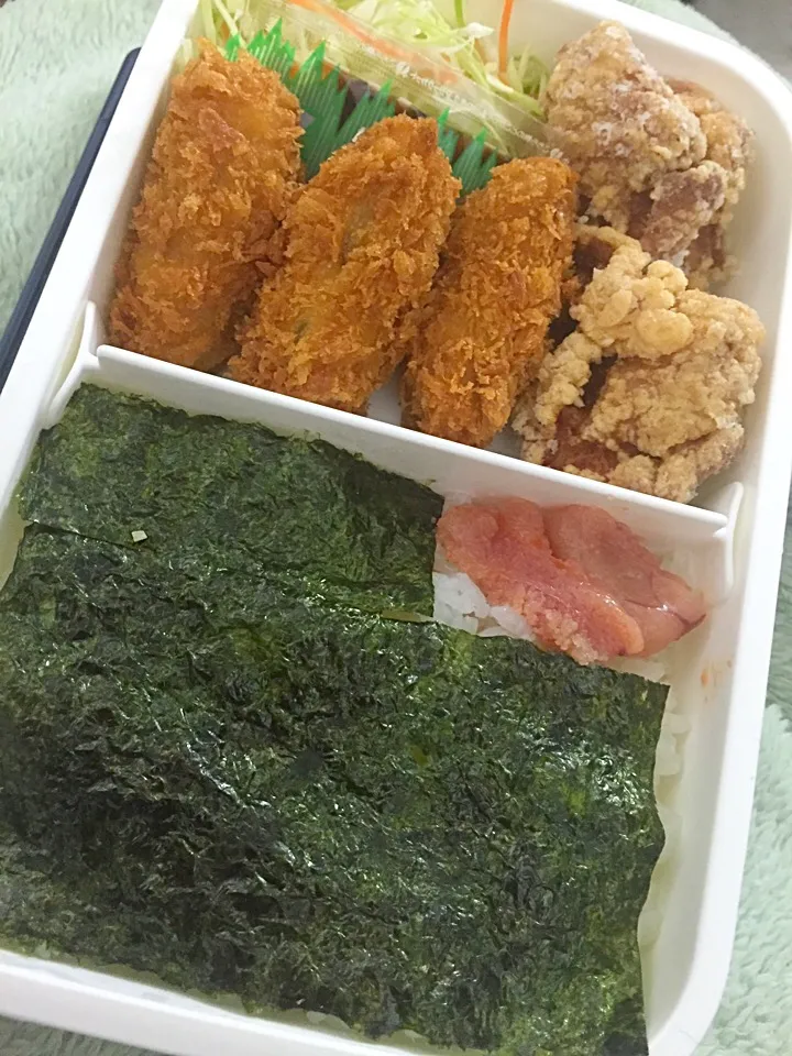 Snapdishの料理写真:カキフライ&唐揚げ、のり明太子お弁当|藤本温美さん