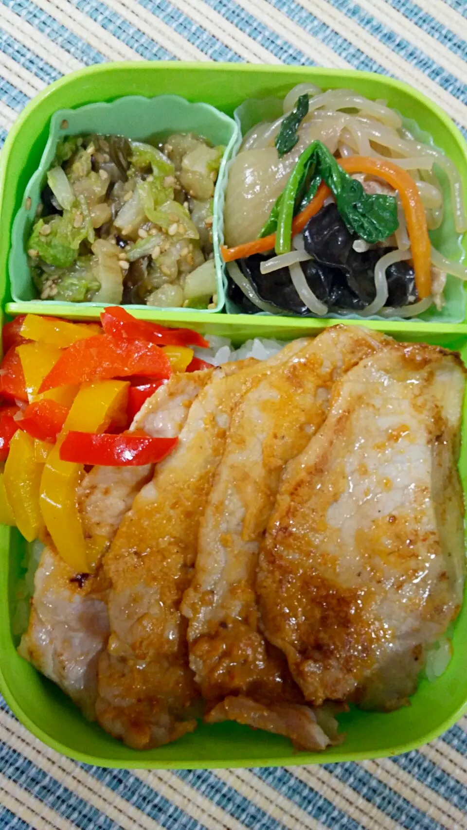 Snapdishの料理写真:旦那さん弁当★豚の味噌漬け丼|あぁちゃんさん