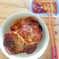 Spanich, ham and prawn pancake|Nichole Wongさん