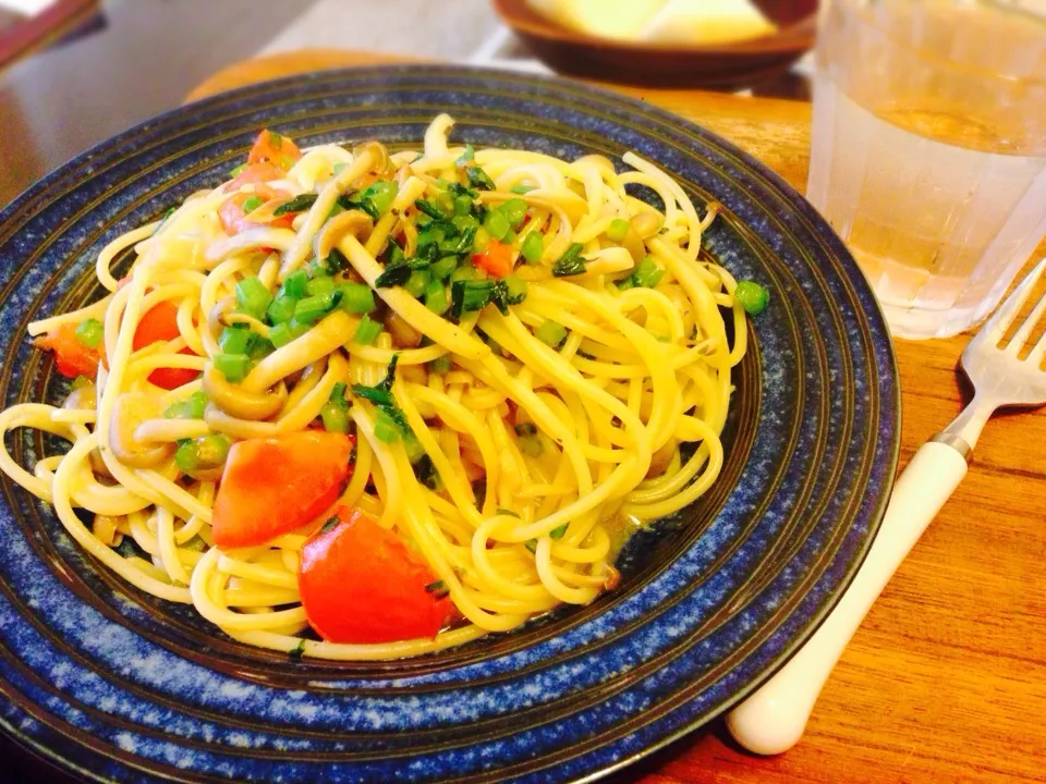 Snapdishの料理写真:きのことトマトのペペロンチーノ🍄|サクラさん