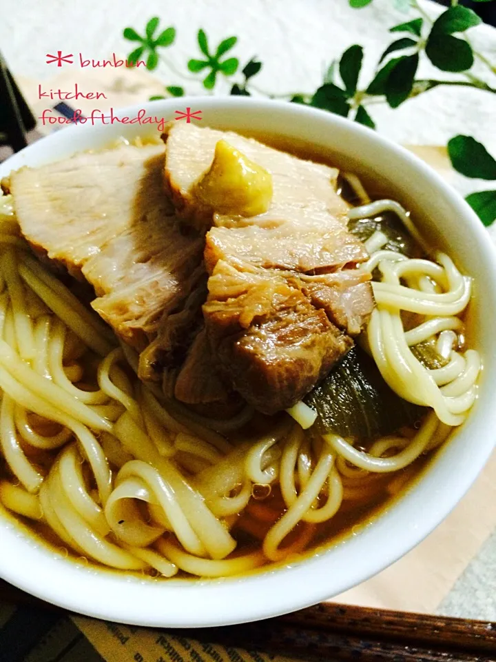 Snapdishの料理写真:煮豚汁使って煮込みうどん♡♡|ハナたなさん