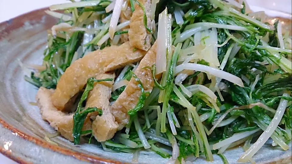 Snapdishの料理写真:友達からもらった水菜を、さっと炒めたん。|天野めぐみさん