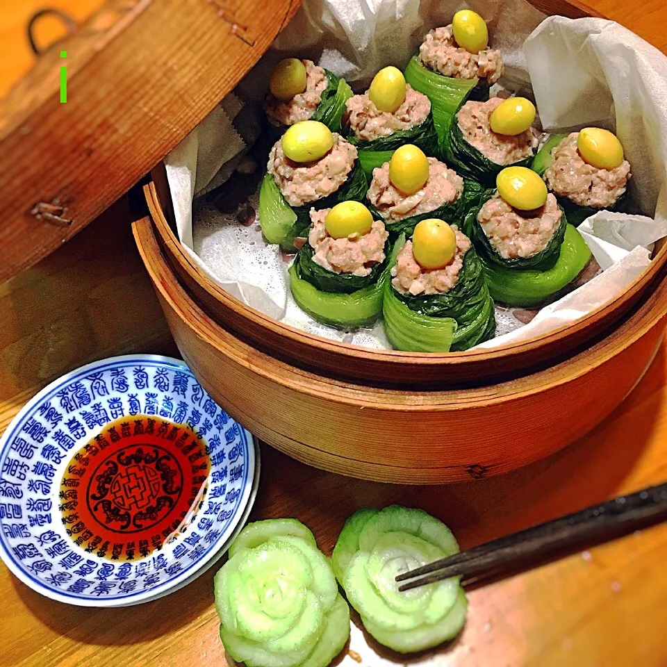 のぶのぶさんの料理 青梗菜シューマイ 👉銀杏乗っけてみました 【Steamed dumpling wrapped in qing-geng-cai, topped w/ ginkgo nut】|izoomさん