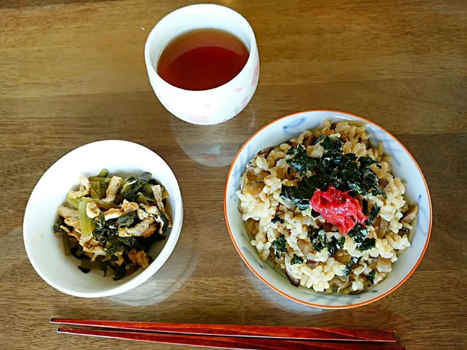 小松菜と油揚げの煮付け と 牛蒡の炊き込みご飯|みはるさん