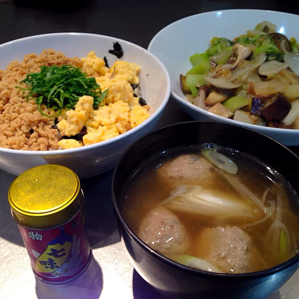 Snapdishの料理写真:秋刀魚のつみれ汁&高野豆腐そぼろ丼|seiko Oさん