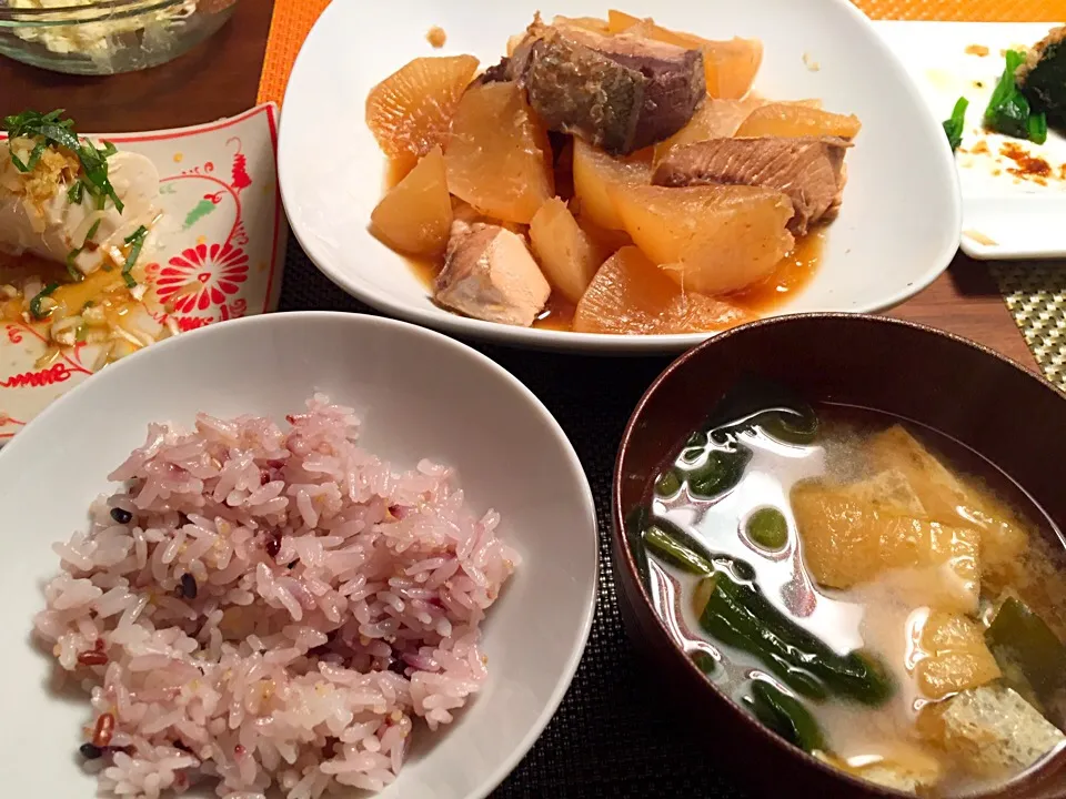 ぶり大根、小松菜みそ汁、ご飯〜😋|Tomomi Booさん