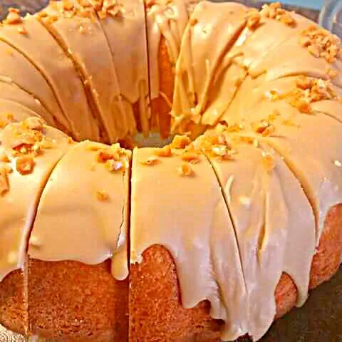 Caramel  Pecan Frosted Pound Cake|Sheila Harrisさん