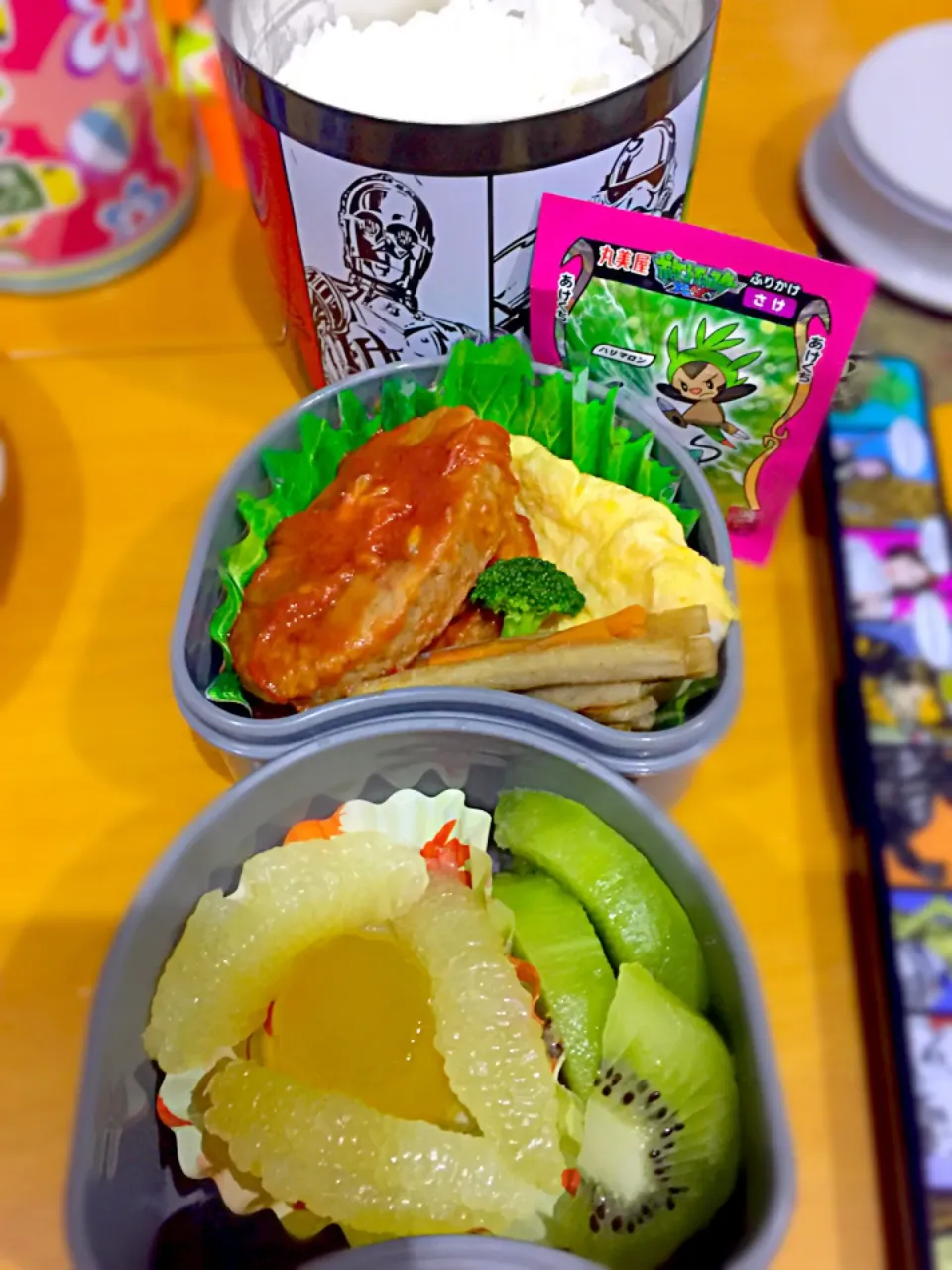 子供お弁当🍱  ハンバーグのトマト煮込み  オムレツ  キンピラゴボウ  蒸しブロッコリー  パイナップルゼリー  グレープフルーツ  キウイ  鮭ふりかけ|ch＊K*∀o(^^*)♪さん