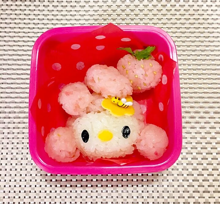 Snapdishの料理写真:マイメロちゃんおにぎり弁当|富士子🍒🐰🍓さん