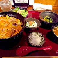 Snapdishの料理写真:ランチ  極上親子丼🎶|ちこさん