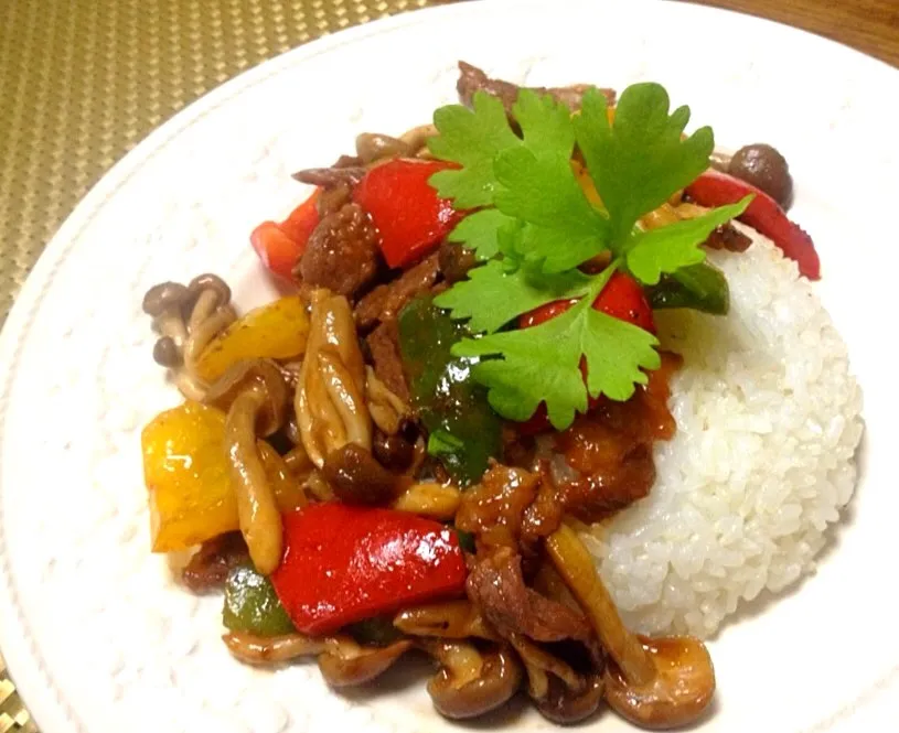 ✨Stir-fried beef,green & red bell pepper and shimeji mushroom in oyster sauce😋
ビーフ、赤青ピマンとしめじのオイスター炒め✨黄パプリカも少し入りました^_^;|🌺Sanntina🌺さん