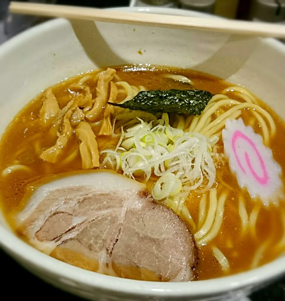 めっちゃ遅い昼ごはん...
三ツ矢堂製麺でらーめん🍜|りくれんさん